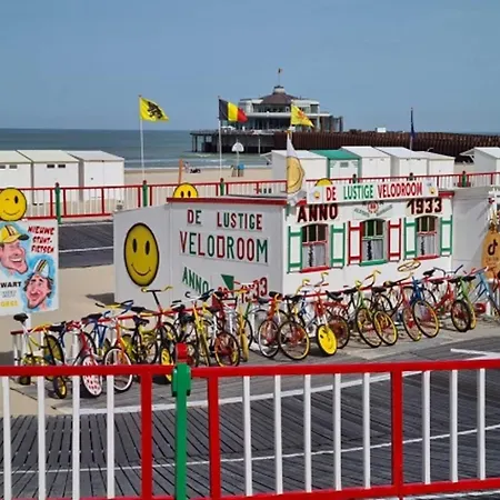 アパート In With Sea Views *